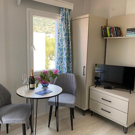 Merve Apartments, Your Home From Home In Central Bodrum, Street Cats Frequent The Property, Not All Apartments Have Balconies , Ground Floor Have Terrace With Table And Chairs Buitenkant foto