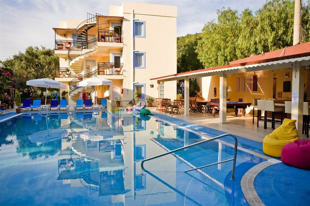 Merve Apartments, Your Home From Home In Central Bodrum, Street Cats Frequent The Property, Not All Apartments Have Balconies , Ground Floor Have Terrace With Table And Chairs Buitenkant foto
